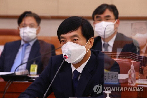 국감 답변하는 이성윤 서울중앙지검장. <연합뉴스>